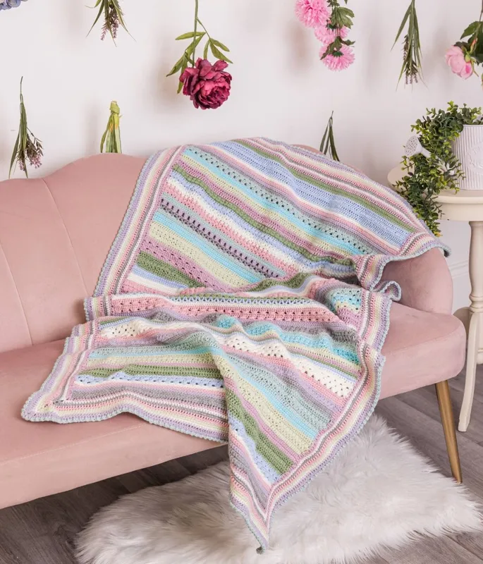Forget-Me-Not Blanket Kit in EMU Classic DK 11 x 100g