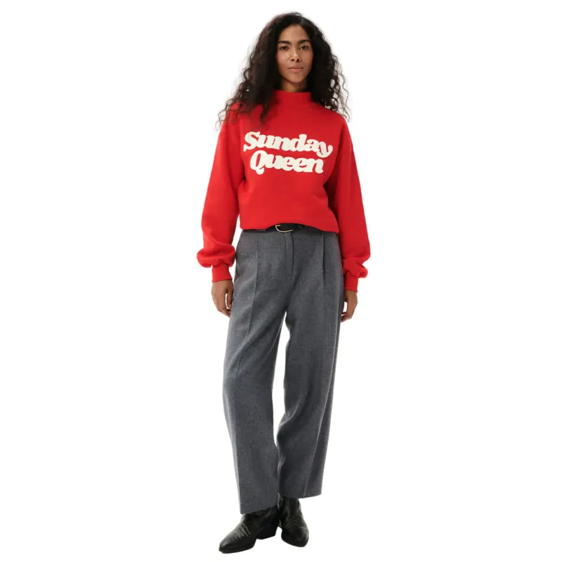 Sweatshirt woman She is Sunday Sunday Queen