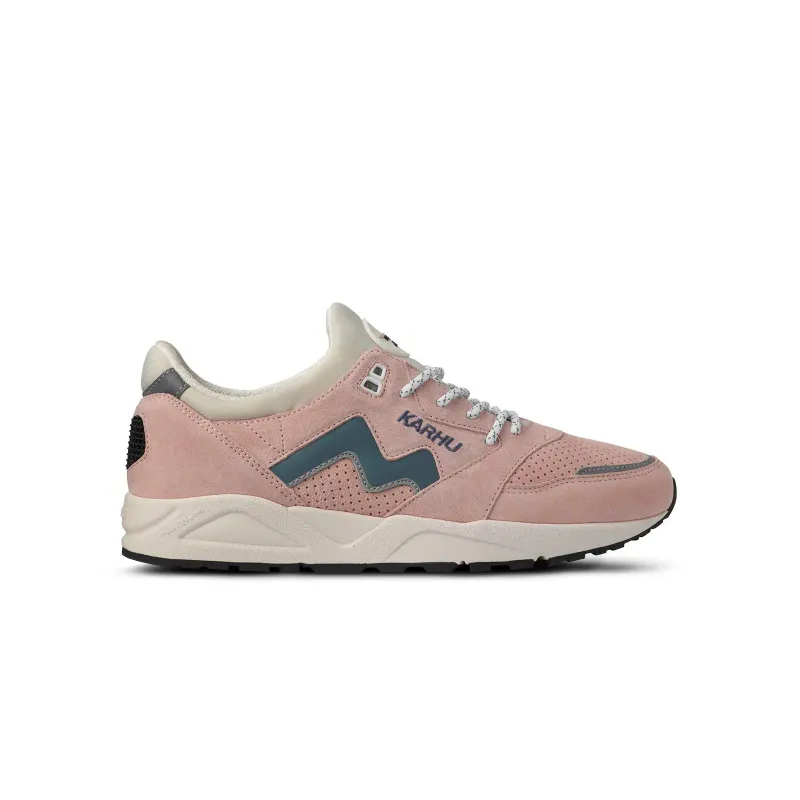Trainers Karhu Aria 95