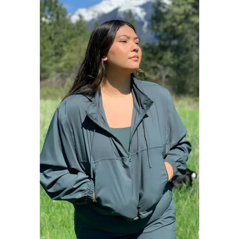 Women's 1/2 zipped waterproof jacket Girlfriend Collective Hummingbird