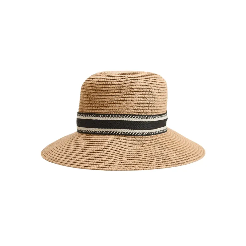Woman hat Esotiq Fernande